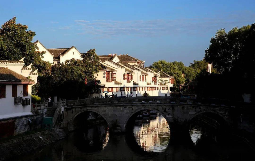 网红小哥喝5斤辣椒油,面不改色心不跳,谁知被大厨当场“打脸”